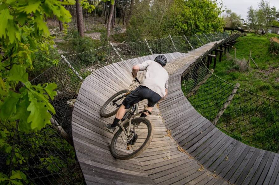 Green travel in Elgin Valley illustrated by Trails End mtb obstacle